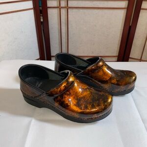 Dansko Shoes Clogs Women’s Size 39. US 8M